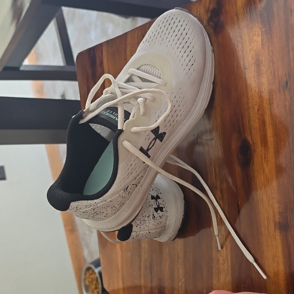 Under Armour Deluxe Foam Tennis Shoes